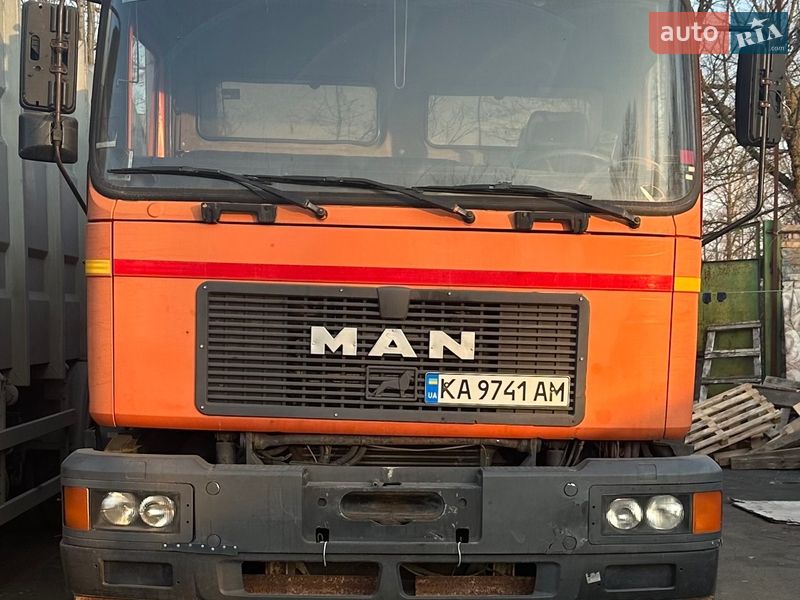 Сміттєвоз MAN 18 2001 в Києві