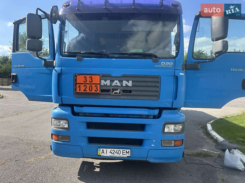 Бензовоз MAN 26.400
