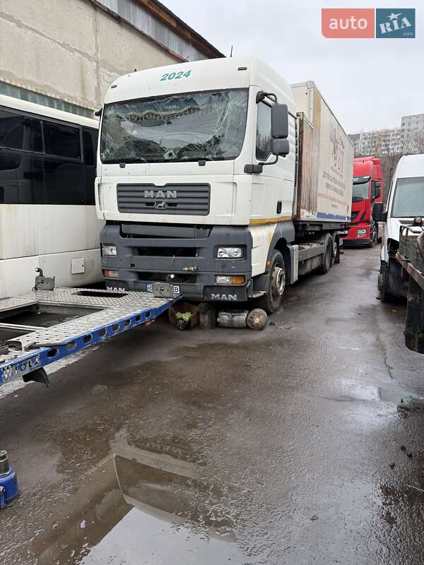 Вантажний фургон MAN 26.400