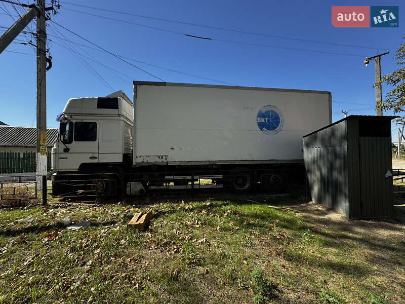 Вантажний фургон MAN 26.414