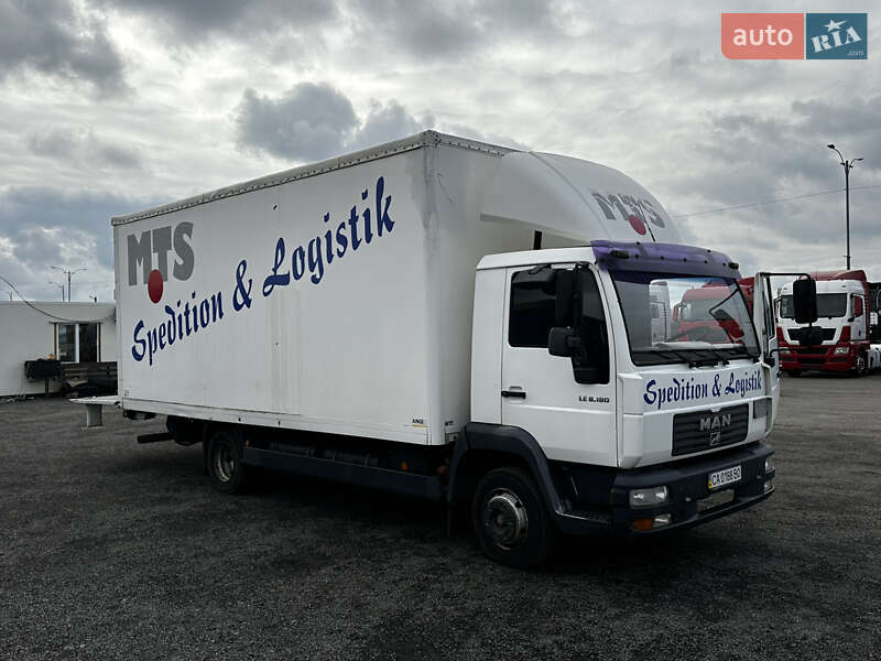 Вантажний фургон MAN 8.180