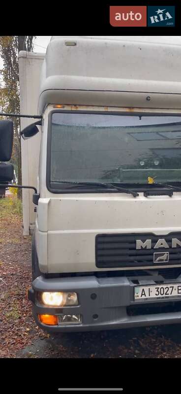 Вантажний фургон MAN 8.180