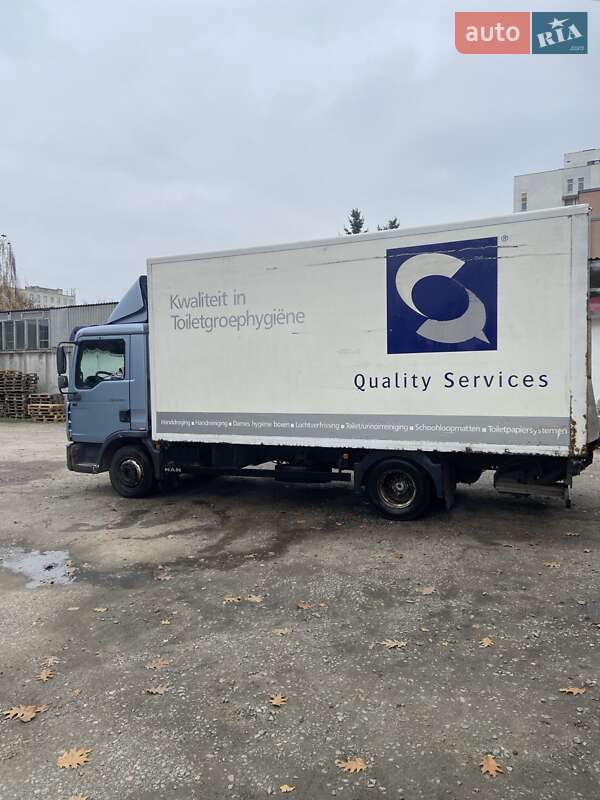 Вантажний фургон MAN 8.180