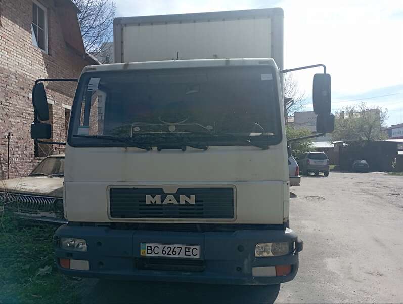 Вантажівки MAN 8.185