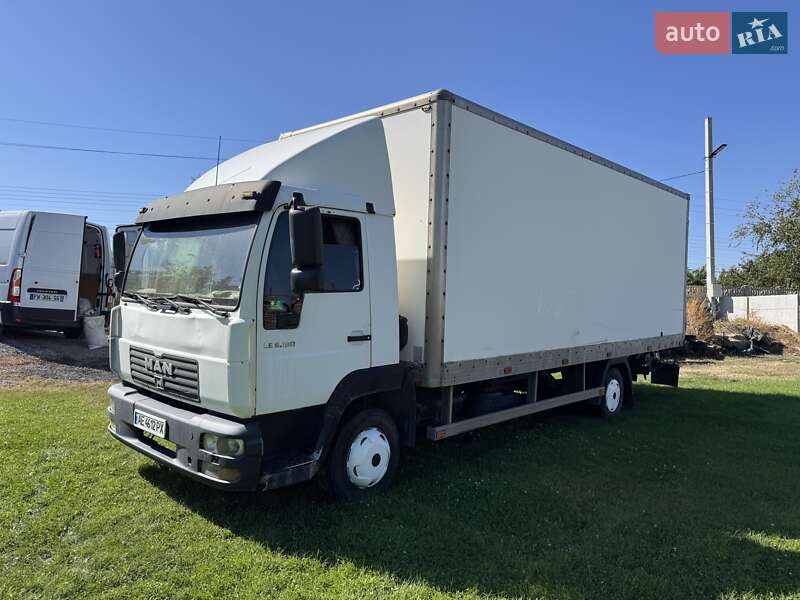 Грузовой фургон MAN 8.185