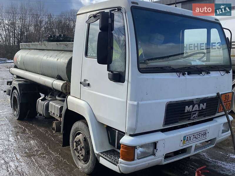 Бензовоз MAN L 2000