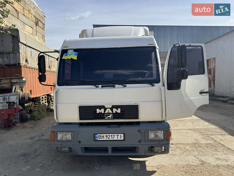 Вантажний фургон MAN L 2000