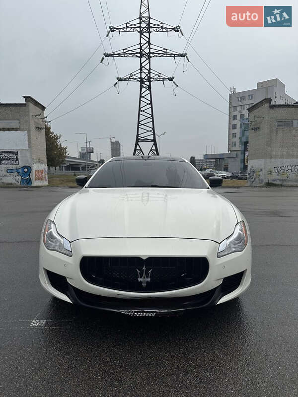 Maserati Quattroporte