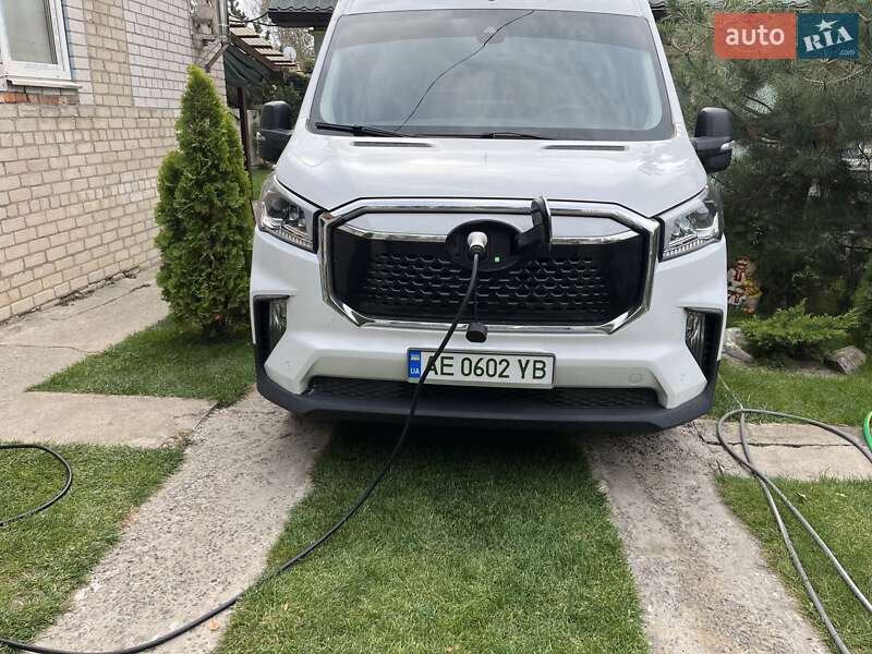 Maxus e-Deliver 9
