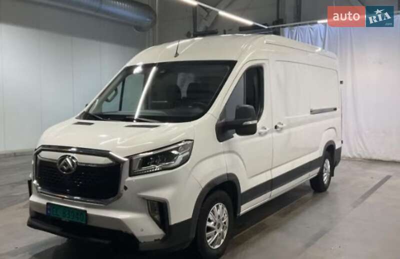 Вантажний фургон Maxus e-Deliver 9