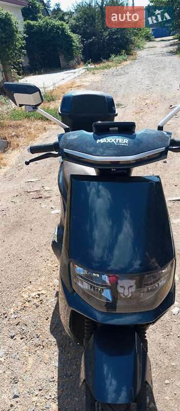 Скутер Maxxter Lumina