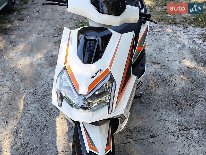 Скутер Maxxter Neon