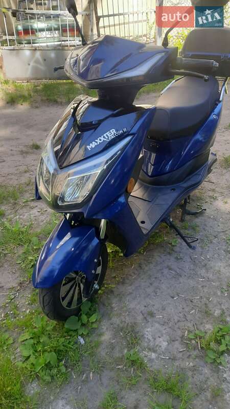 Скутер Maxxter Nova