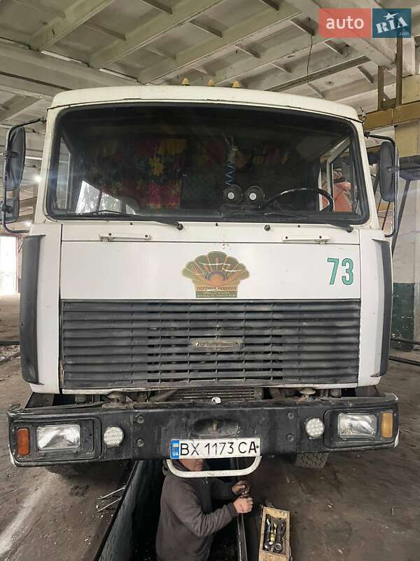 Тягач МАЗ 551608