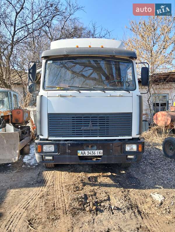 Тягач МАЗ 642208