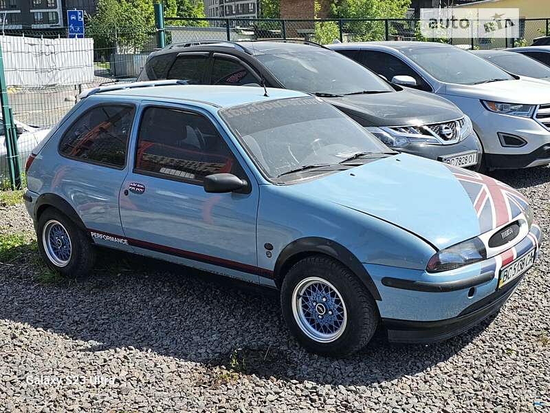 Хетчбек Mazda 121