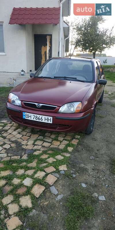 Хэтчбек Mazda 121