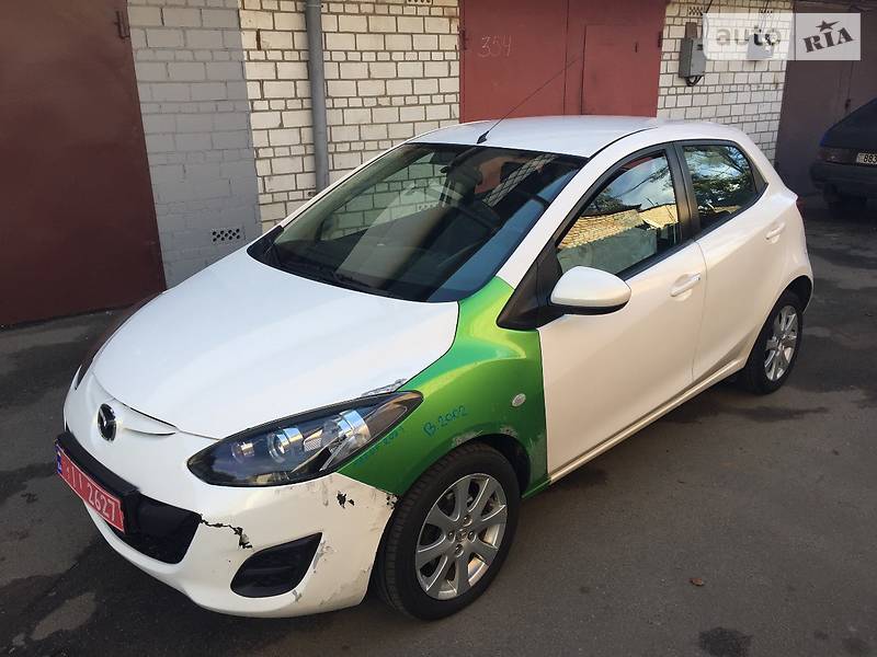 Mazda 2 2012 року