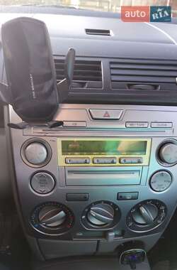 Хетчбек Mazda 2 2004 в Рівному
