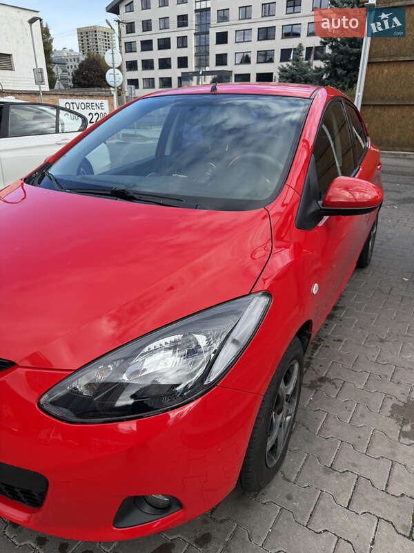 Хетчбек Mazda 2