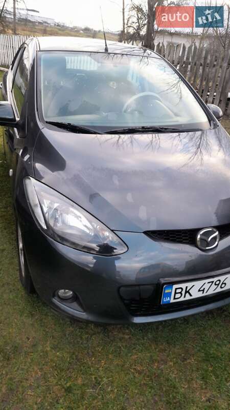 Хетчбек Mazda 2 2008 в Сарнах