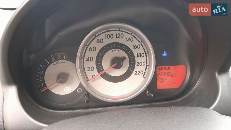 Хетчбек Mazda 2 2008 в Сарнах