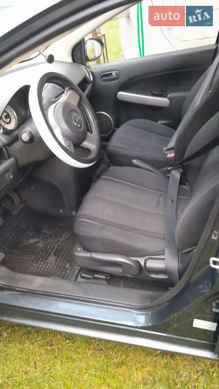 Хетчбек Mazda 2 2008 в Сарнах