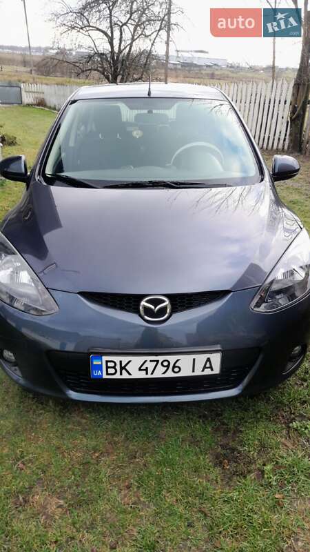 Хетчбек Mazda 2 2008 в Сарнах