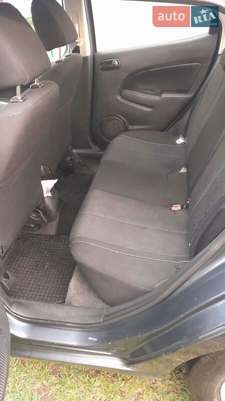 Хетчбек Mazda 2 2008 в Сарнах