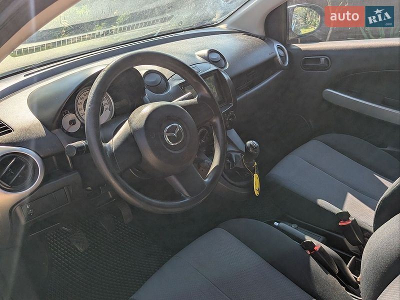 Хетчбек Mazda 2 2009 в Ужгороді