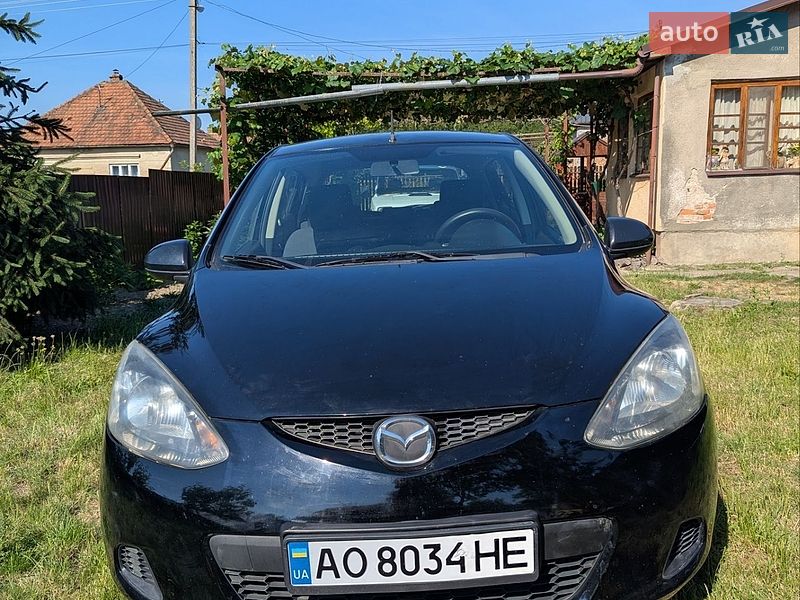 Хетчбек Mazda 2 2009 в Ужгороді