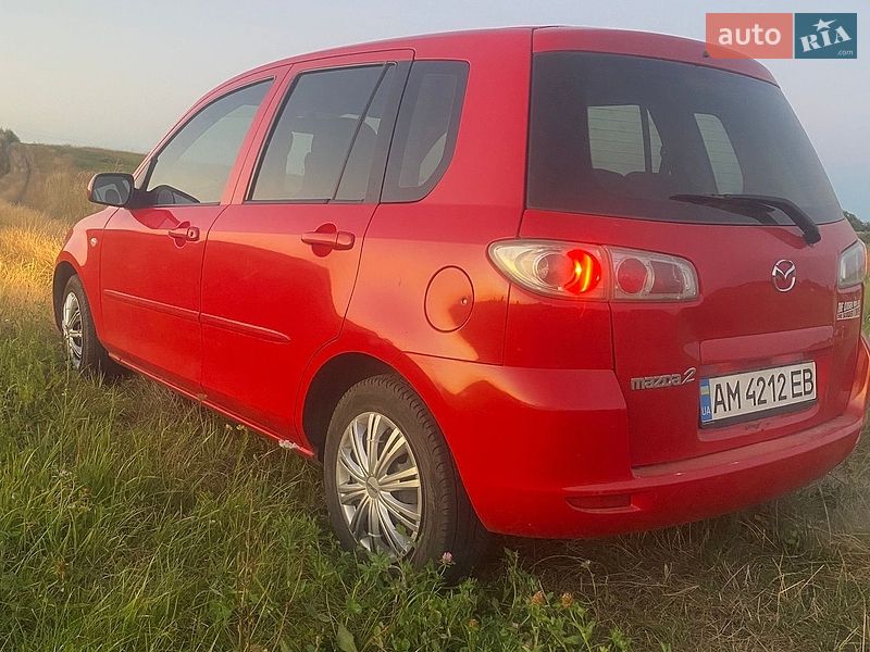 Хетчбек Mazda 2 2005 в Десні