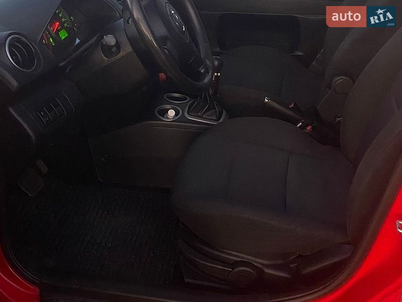 Хетчбек Mazda 2 2005 в Десні