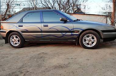 Mazda 323  1990