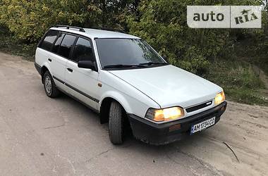 Mazda 323  1990