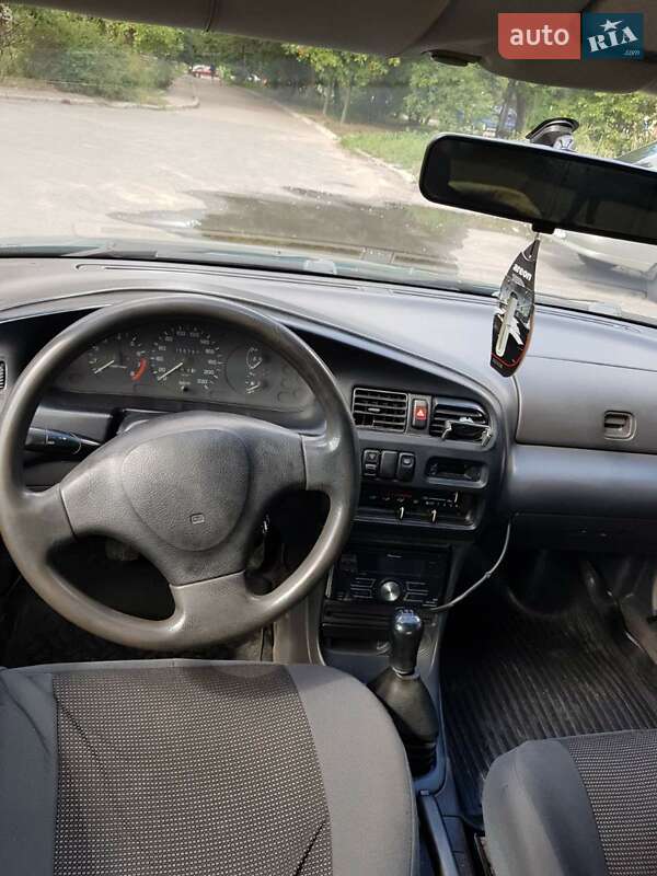 Седан Mazda 323 1996 в Ирпене