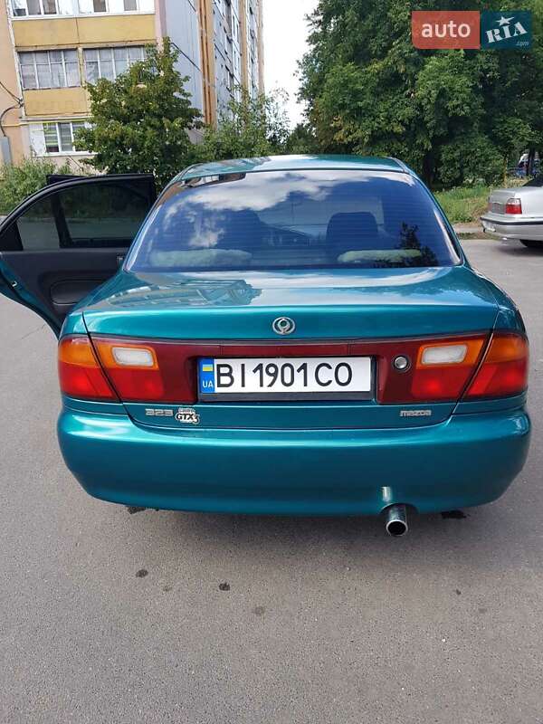 Седан Mazda 323 1996 в Ирпене
