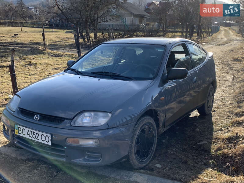 Седан Mazda 323 1996 в Надворной