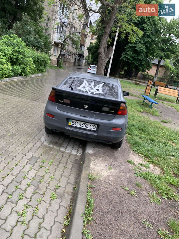 Седан Mazda 323 1996 в Надворной