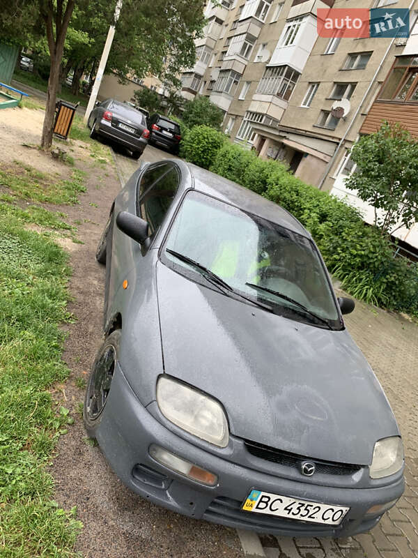 Седан Mazda 323 1996 в Надворной