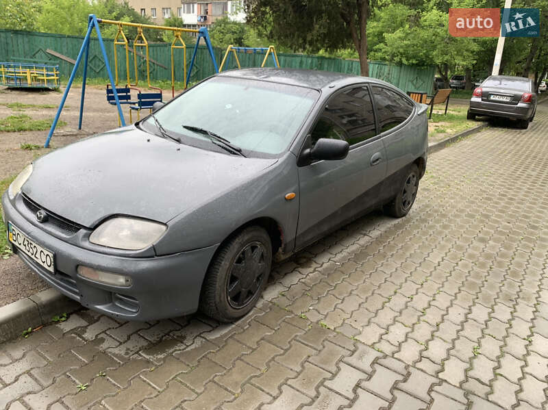 Седан Mazda 323 1996 в Надворной