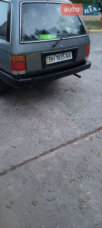 Универсал Mazda 323 1987 в Одессе