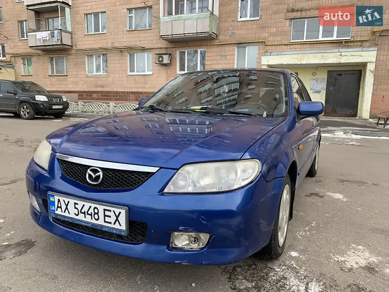 Mazda 323 2000