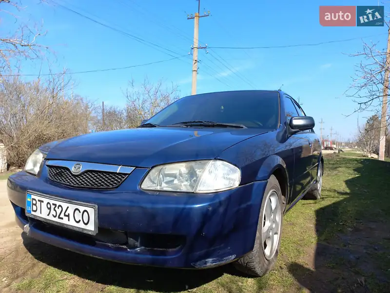 Mazda 323 2000