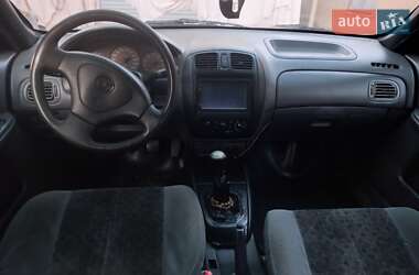 Mazda 323  1998