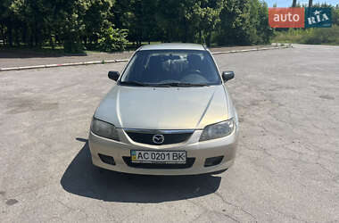 Mazda 323  2002