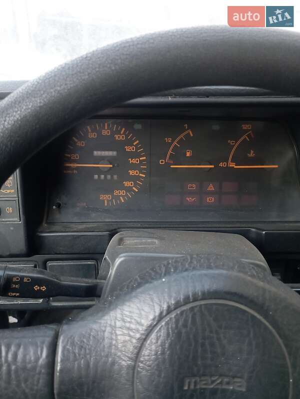 Седан Mazda 323 1987 в Одессе фото Седан Mazda 323 1987 в Одессе