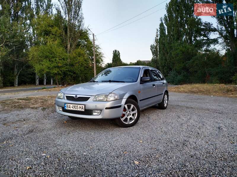 Хетчбек Mazda 323