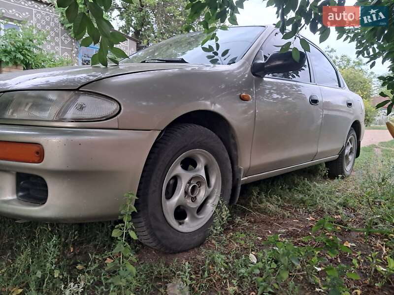 Седан Mazda 323 1996 в Новоукраїнці