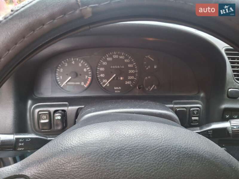 Седан Mazda 323 1996 в Хмельницком